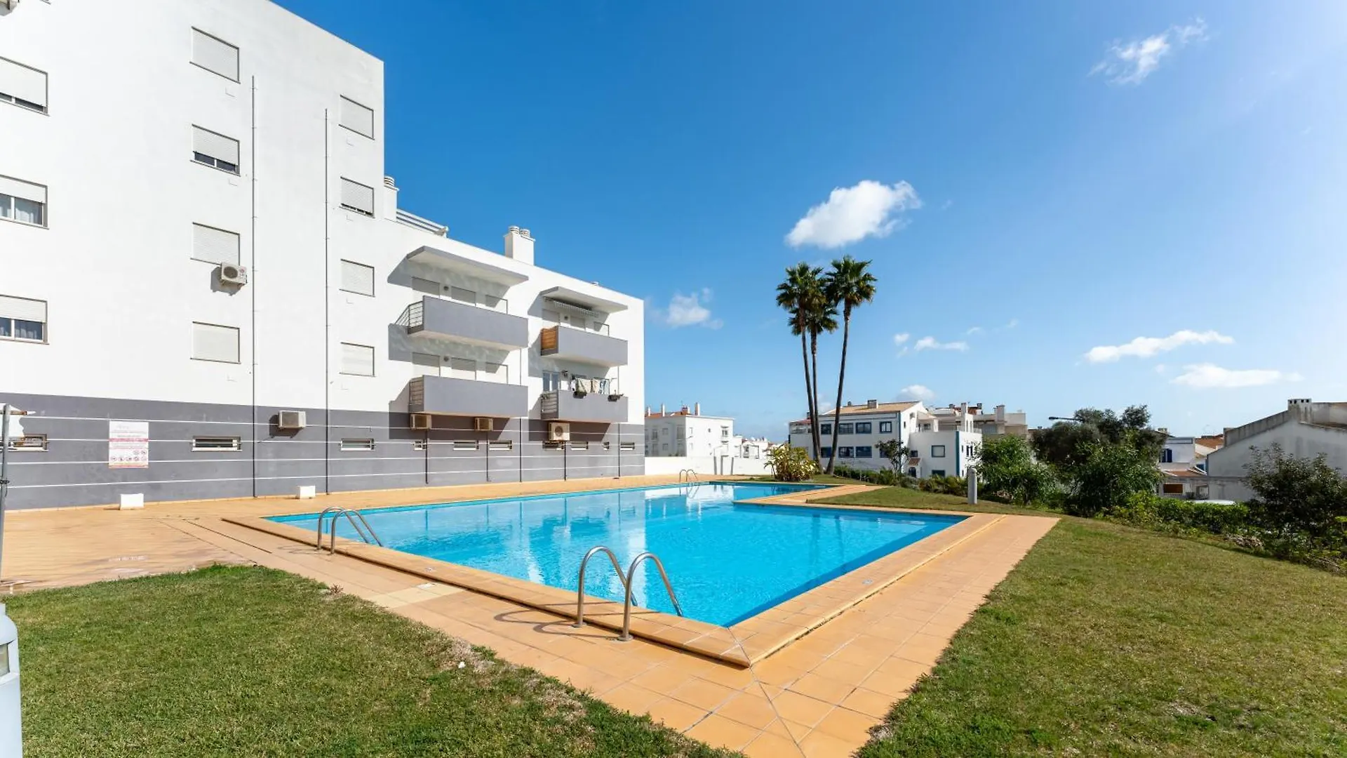 Sunny Retreat With Pool And Balcony By Lovelystay Albufeira