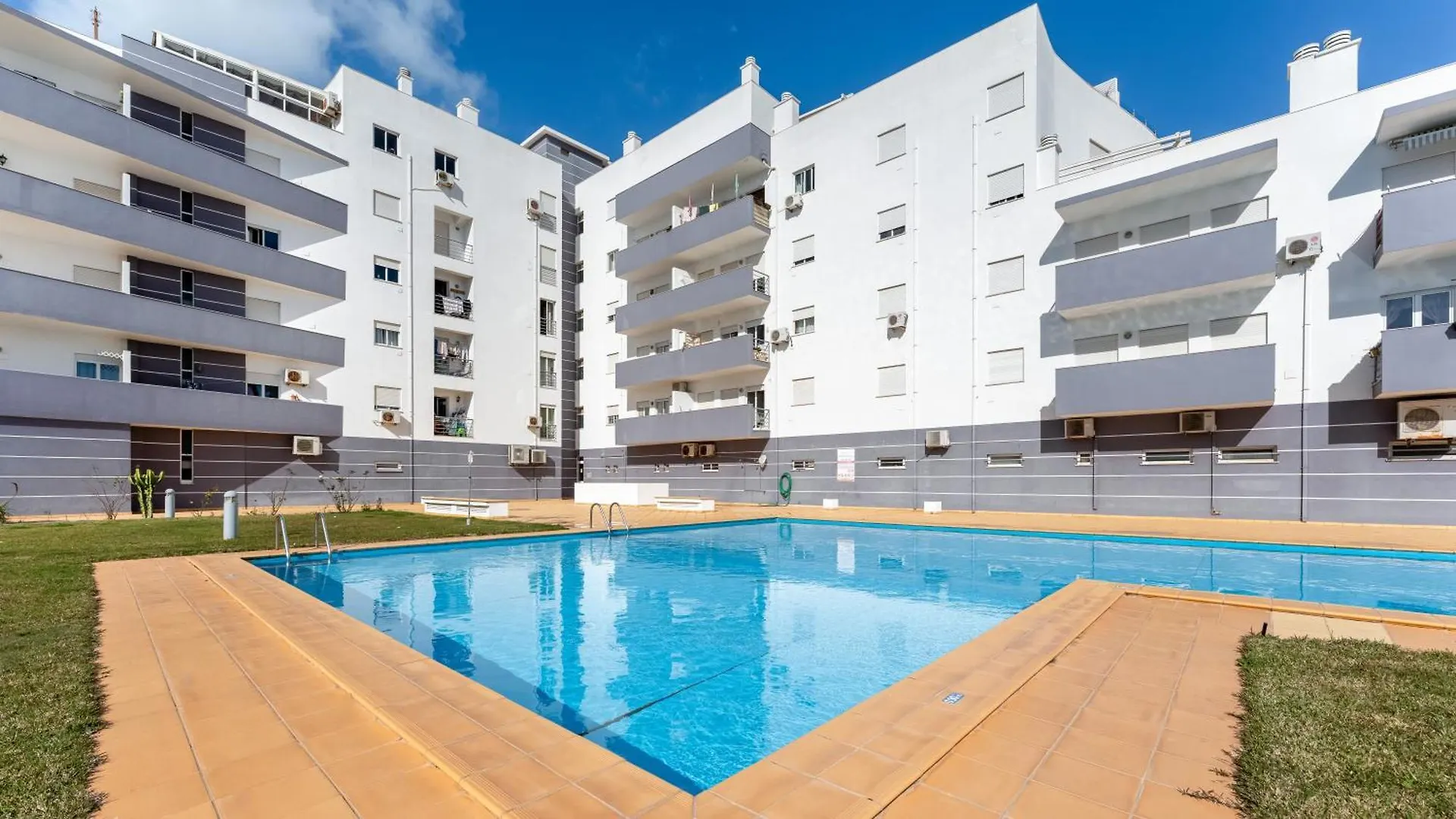 Sunny Retreat With Pool And Balcony By Lovelystay Albufeira Apartment