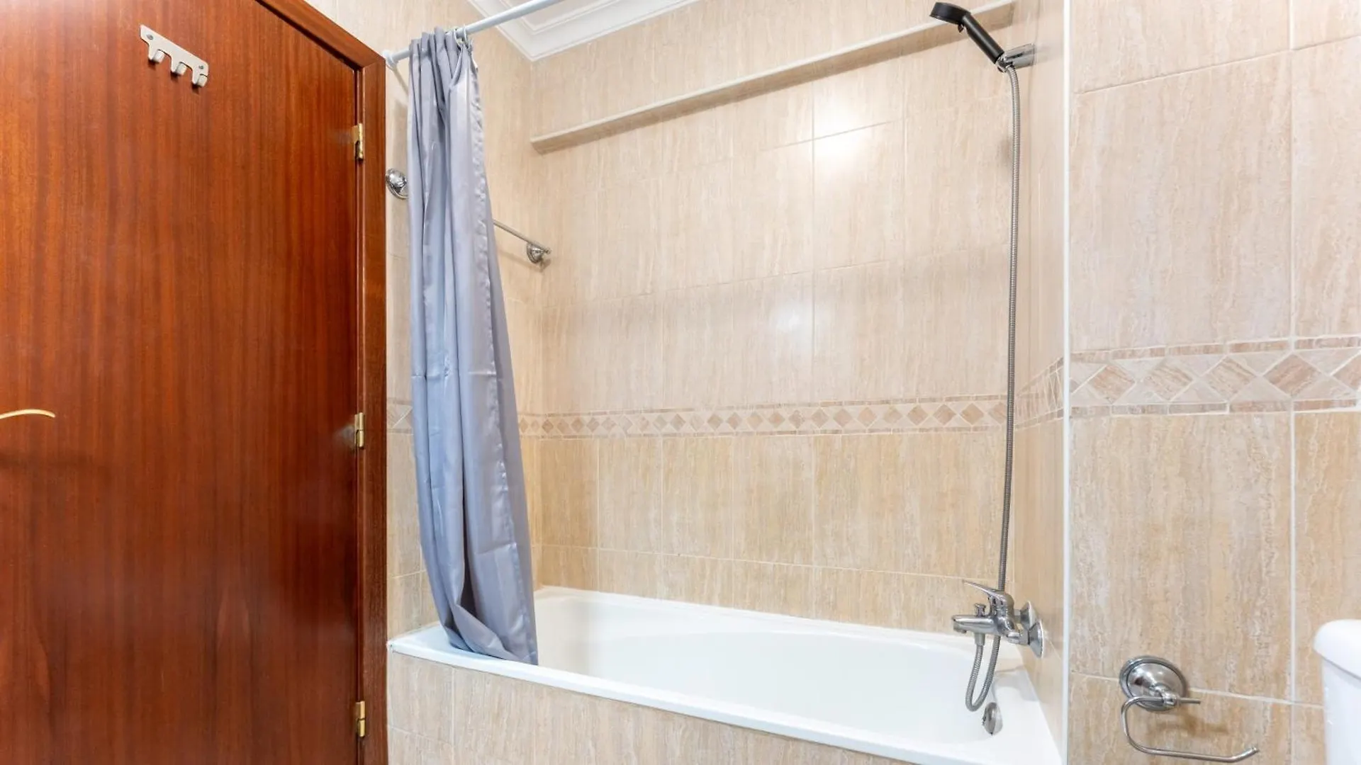 Sunny Retreat With Pool And Balcony By Lovelystay Albufeira